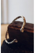Brazalete luna plata con diamantes en bruto.