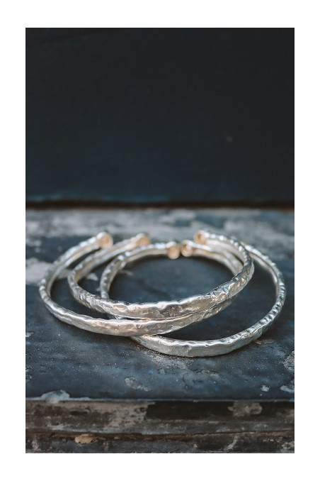 Brazalete luna plata con diamantes en bruto.