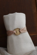 Pulsera de la Virgen de Covadonga en latón. Hecha artesanalmente en España por Sandra Bellew