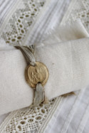 Pulsera rústica de San Judas Tadeo en latón. Hecha artesanalmente en España por Sandra Bellew.