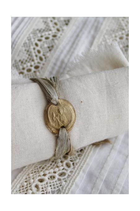 Pulsera rústica de San Judas Tadeo en latón. Hecha artesanalmente en España por Sandra Bellew.