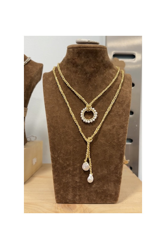 Aro de perlas con cordón dorado. Hecho en España por Sandra Bellew.