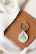 Llavero rústico de la Virgen del Rocío en plata. Hecho artesanalmente en España por Sandra Bellew.