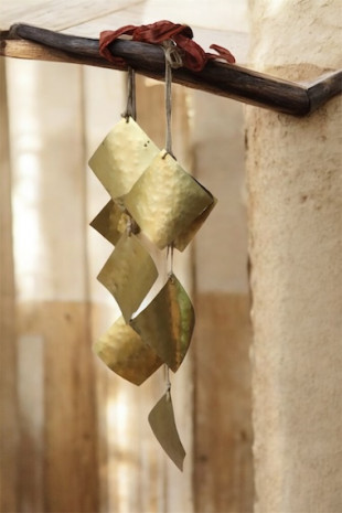 Adorno navideño en latón. Hecho artesanalmente en España por Sandra Bellew.