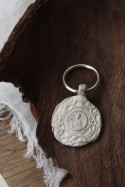 Llavero rústico de Santa Elena en plata. Hecho artesanalmente en España por Sandra Bellew.
