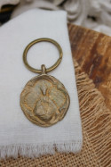 Llavero rústico de San Fermín en latón. Hecho artesanalmente en España por Sandra Bellew.