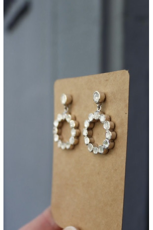 Pendientes de diamantes y plata. Diseñados en España por Sandra Bellew