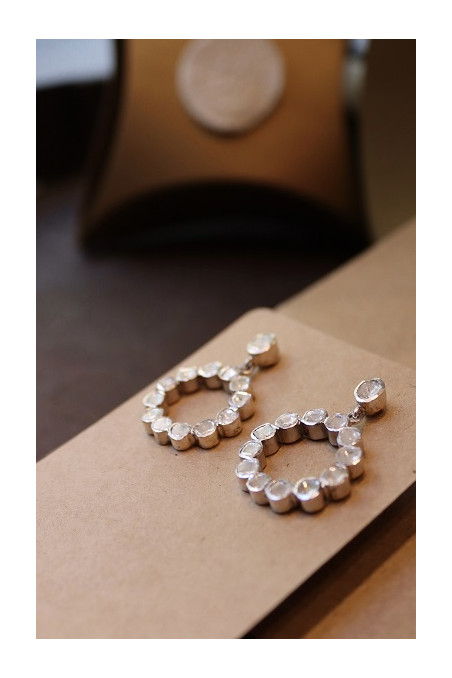 Pendientes de diamantes y plata. Diseñados en España por Sandra Bellew