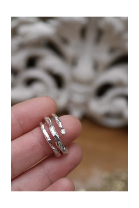 Anillo Camino de vida de diamantes en plata. Hecho artesanalmente en España por Sandra Bellew.