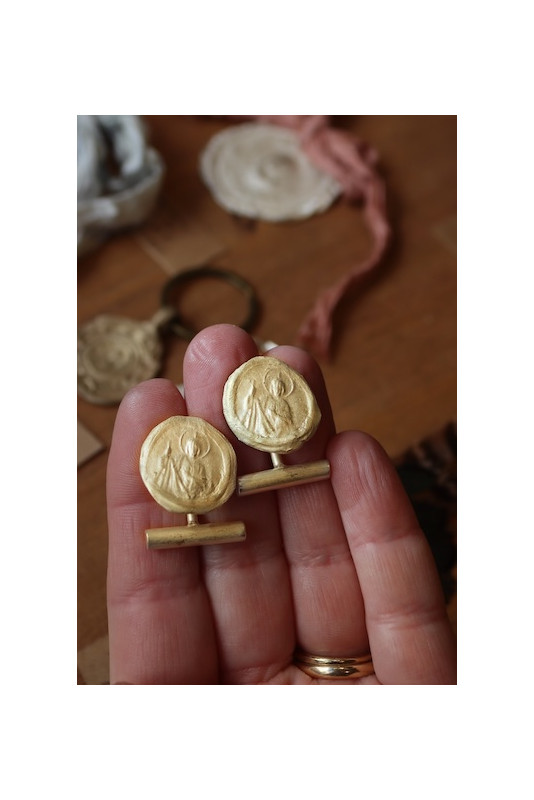 Gemelos rústicos de San Judas Tadeo en latón. Hechos artesanalmente en España por Sandra Bellew.