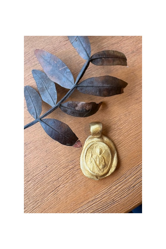 Medalla rústica de San Judas Tadeo en latón. Hecha artesanalmente en España por Sandra Bellew.