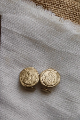 Gemelos rústicos de San José en latón. Hechos artesanalmente en España por Sandra Bellew.