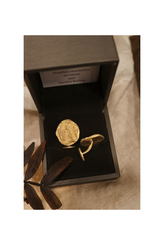 Gemelos rústicos de Santa Marta en latón. Hechos artesanalmente en España por Sandra Bellew.