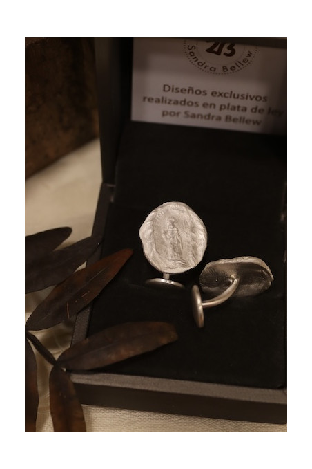 Gemelos rústicos de Santa Marta en latón. Hechos artesanalmente en España por Sandra Bellew.