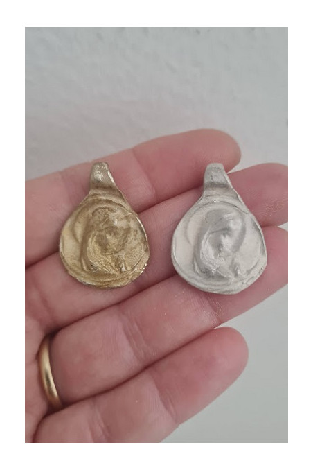 Medallas colgante V Niña plata y latón tamaño S