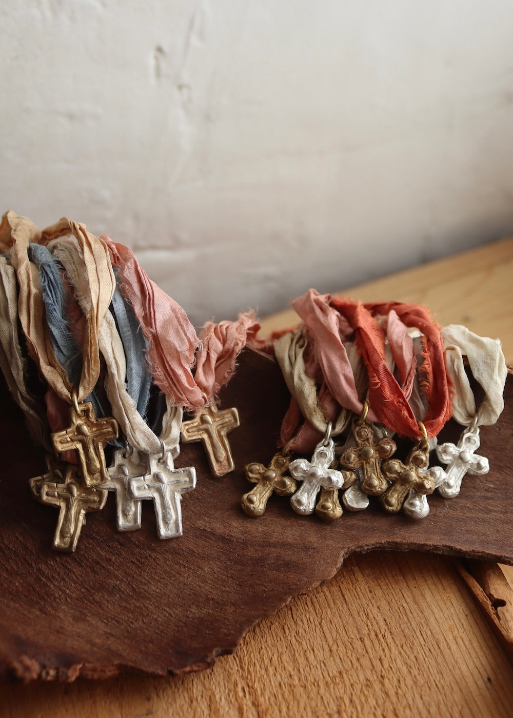 Cruces únicas hechas a mano.