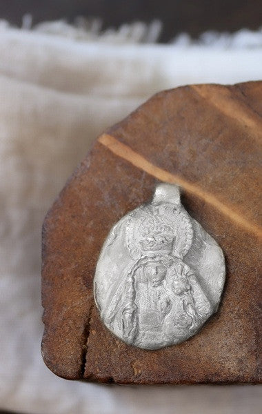 Virgen de Belén Colgante plata