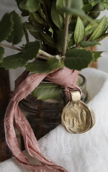 Virgin of Lourdes Bouquet - Gilt brass