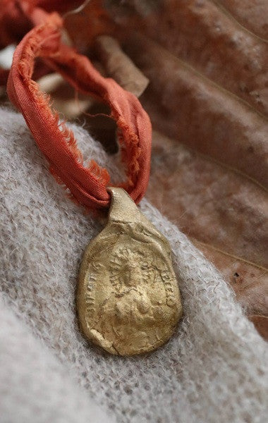 Azkoitia Virgin Pendant - Gilded brass
