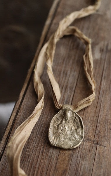 Virgen con Niño Colgante - Latón dorado