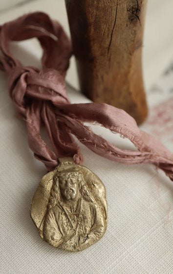 Christ of Medinaceli Pendant - Gilded brass