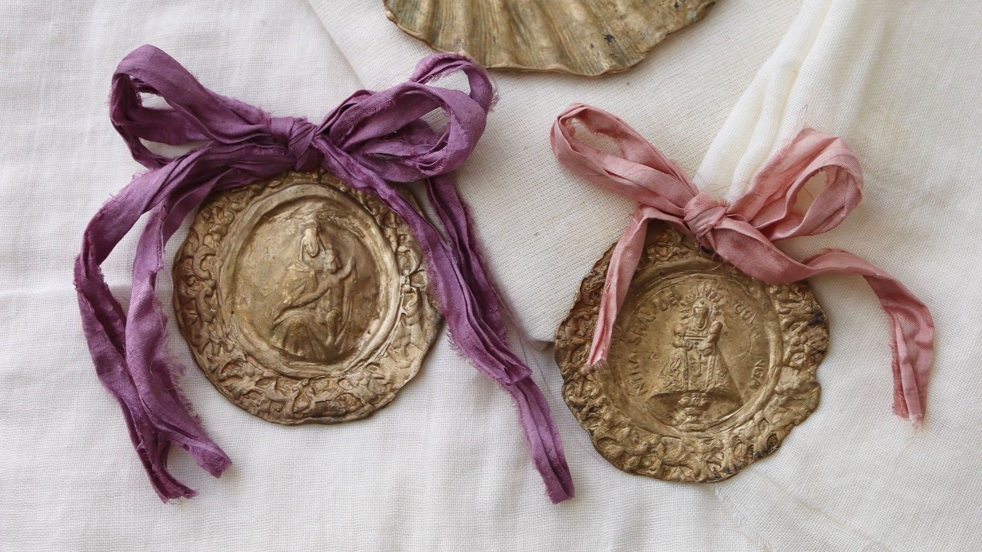 Medallas únicas hechas a mano.