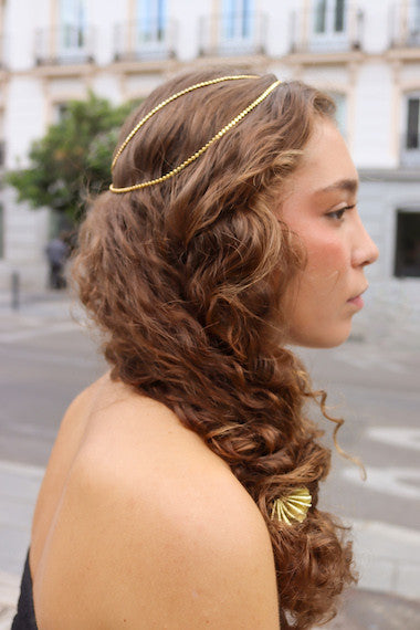 Casquete articulado en plata bañada en oro. Hecho artesanalmente en España por Sandra Bellew.
