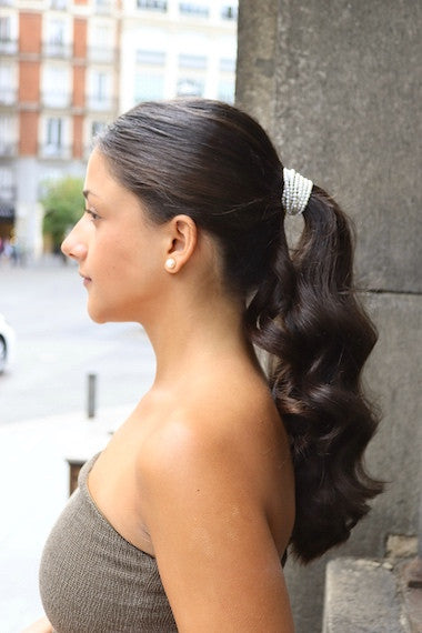 Cadena de perlas para el pelo. Hecha por Sandra Bellew.