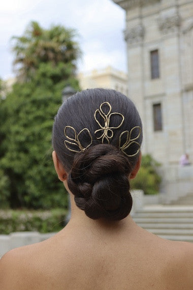Peineta con motivo vegetal en latón. Hecha artesanalmente en España por Sandra Bellew.