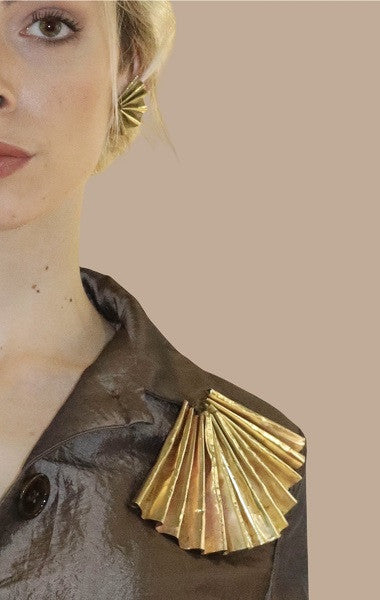 Broche en forma de abanico. Hecho artesanalmente en España por Sandra Bellew.