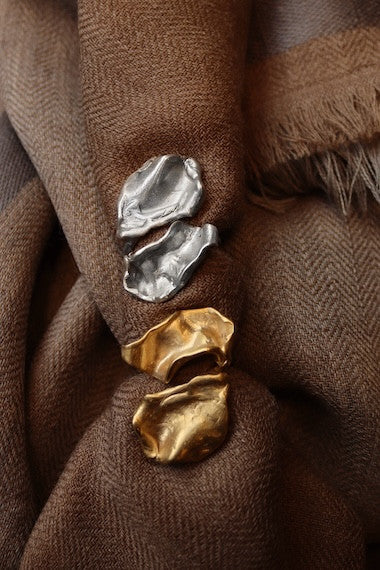 Anillo rústico en plata  y en plata chapada en oro inspirado en Pino Montesdeoca. Hecho en España por Sandra Bellew.