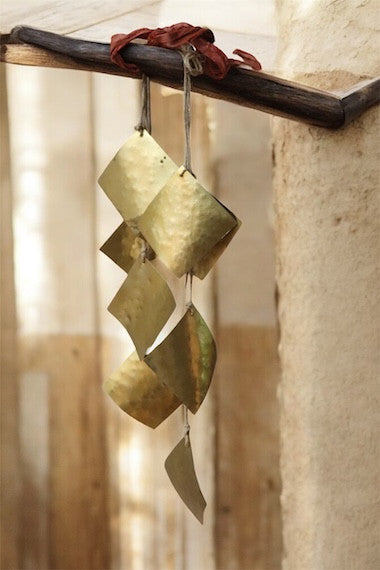 Adorno navideño en latón. Hecho artesanalmente en España por Sandra Bellew.