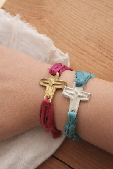 Cruz Sencilla Pulsera - Latón dorado