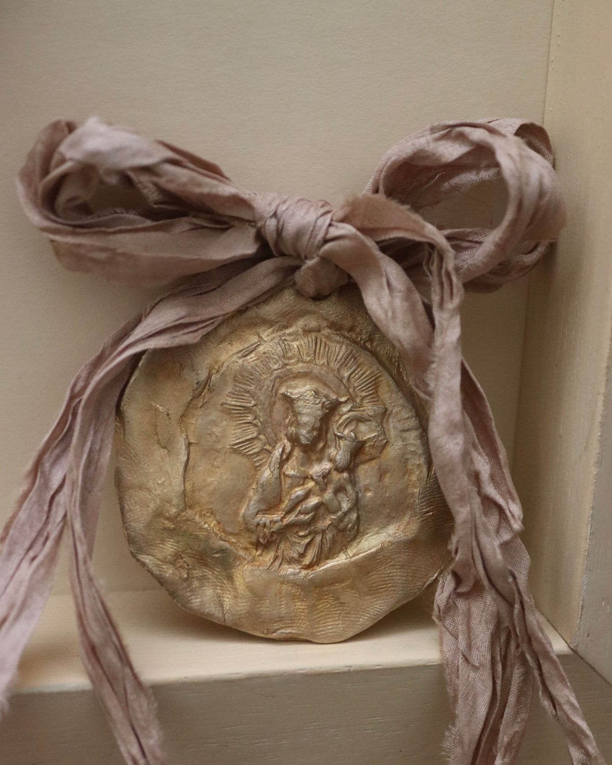 Virgen de la Almudena Carrito - Latón dorado