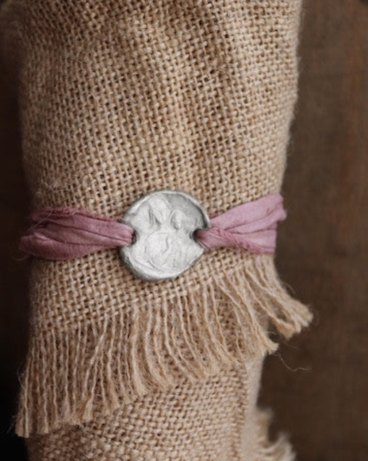Pulsera de Santa Ana en plata. Hecha artesanalmente por Sandra Bellew.