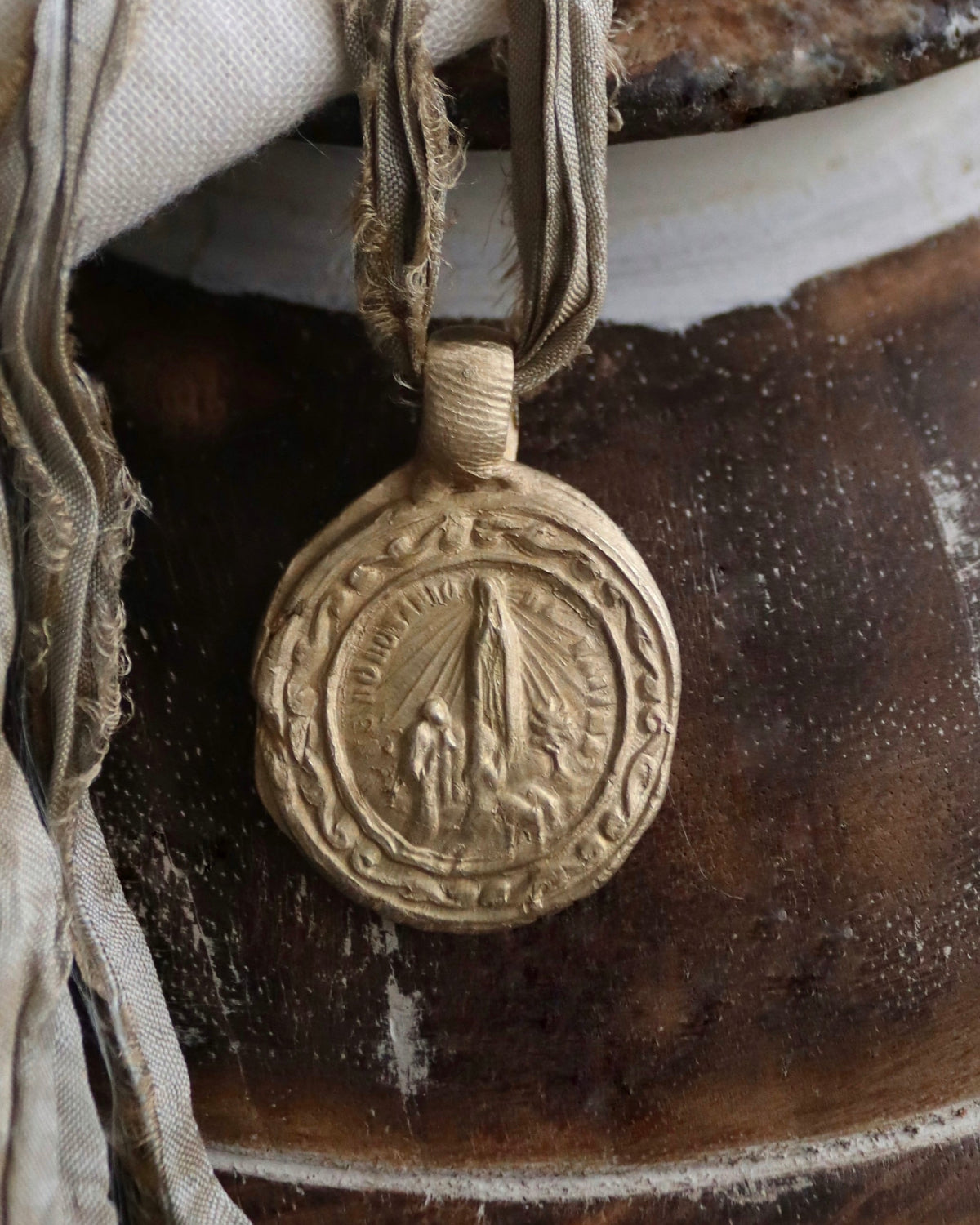 Our Lady of Fatima Pendant - Gold-plated Brass