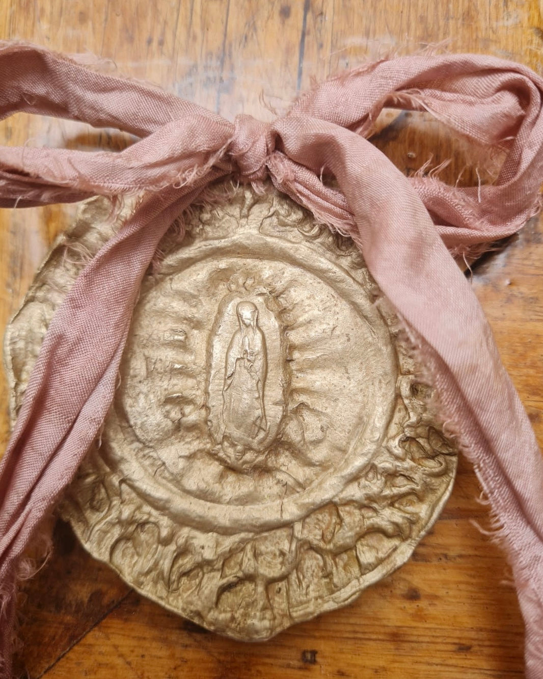 Virgen Guadalupana Cuna - Latón dorado