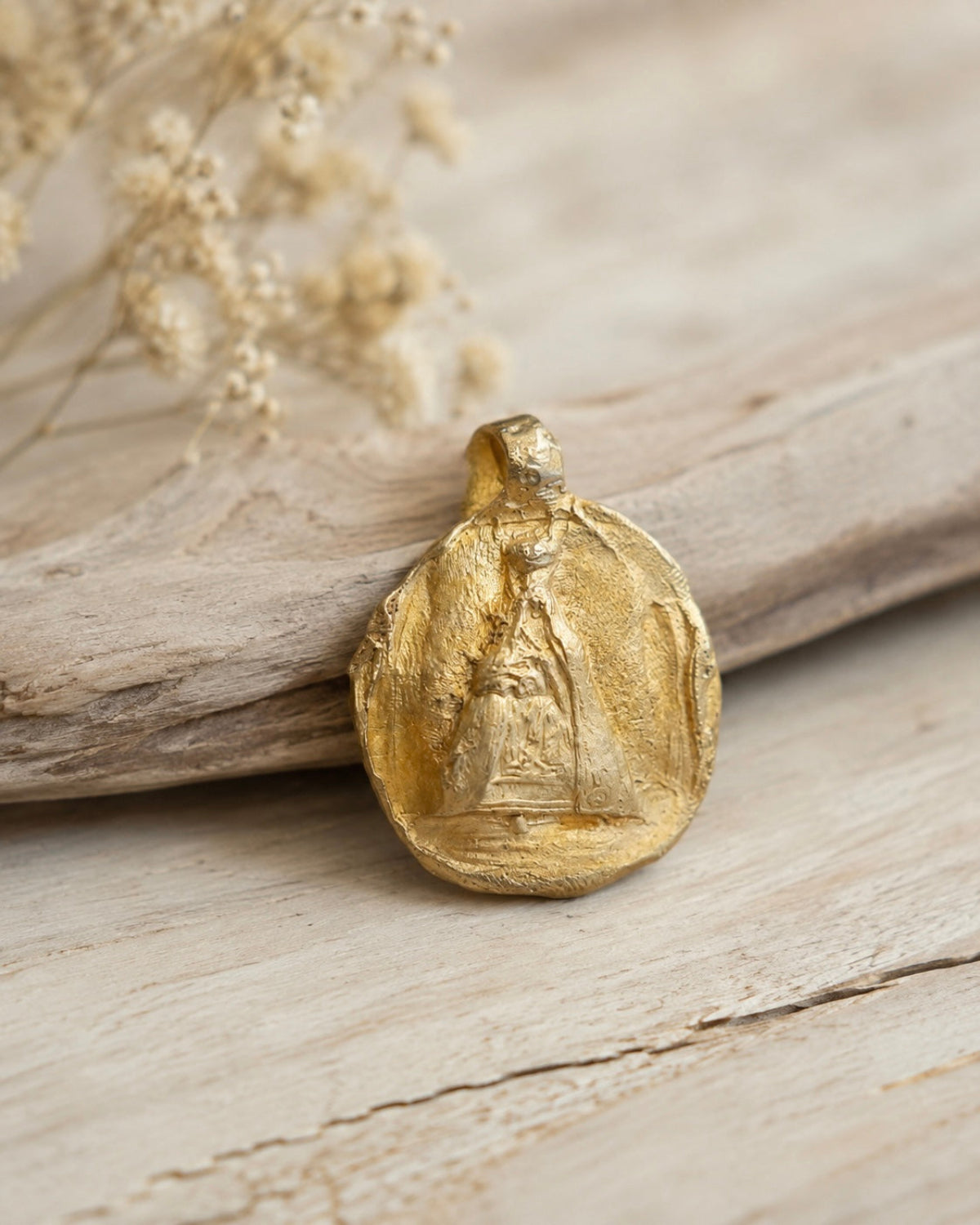 Virgen de Africa Colgante - Latón dorado