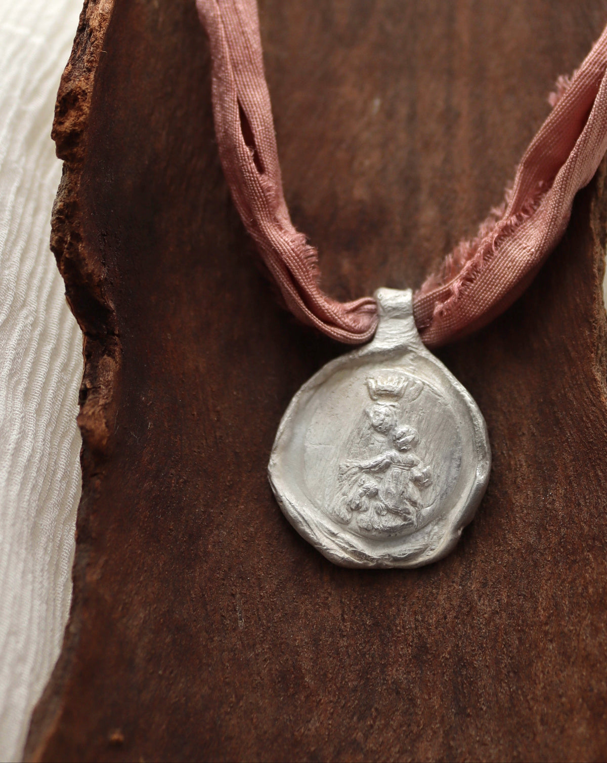 Virgen de la Alegría Colgante - Plata