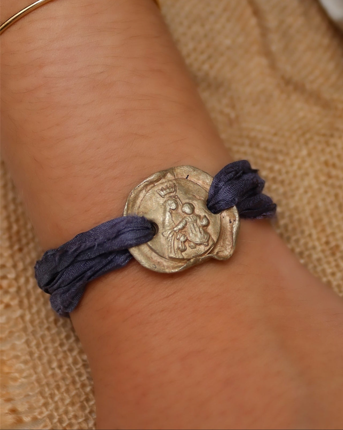 Virgen de la Alegría Pulsera - Latón dorado