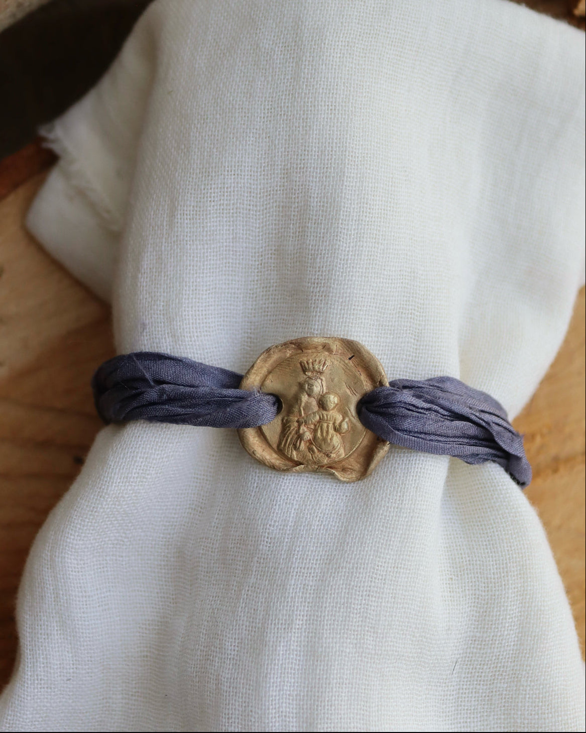 Virgen de la Alegría Pulsera - Latón dorado