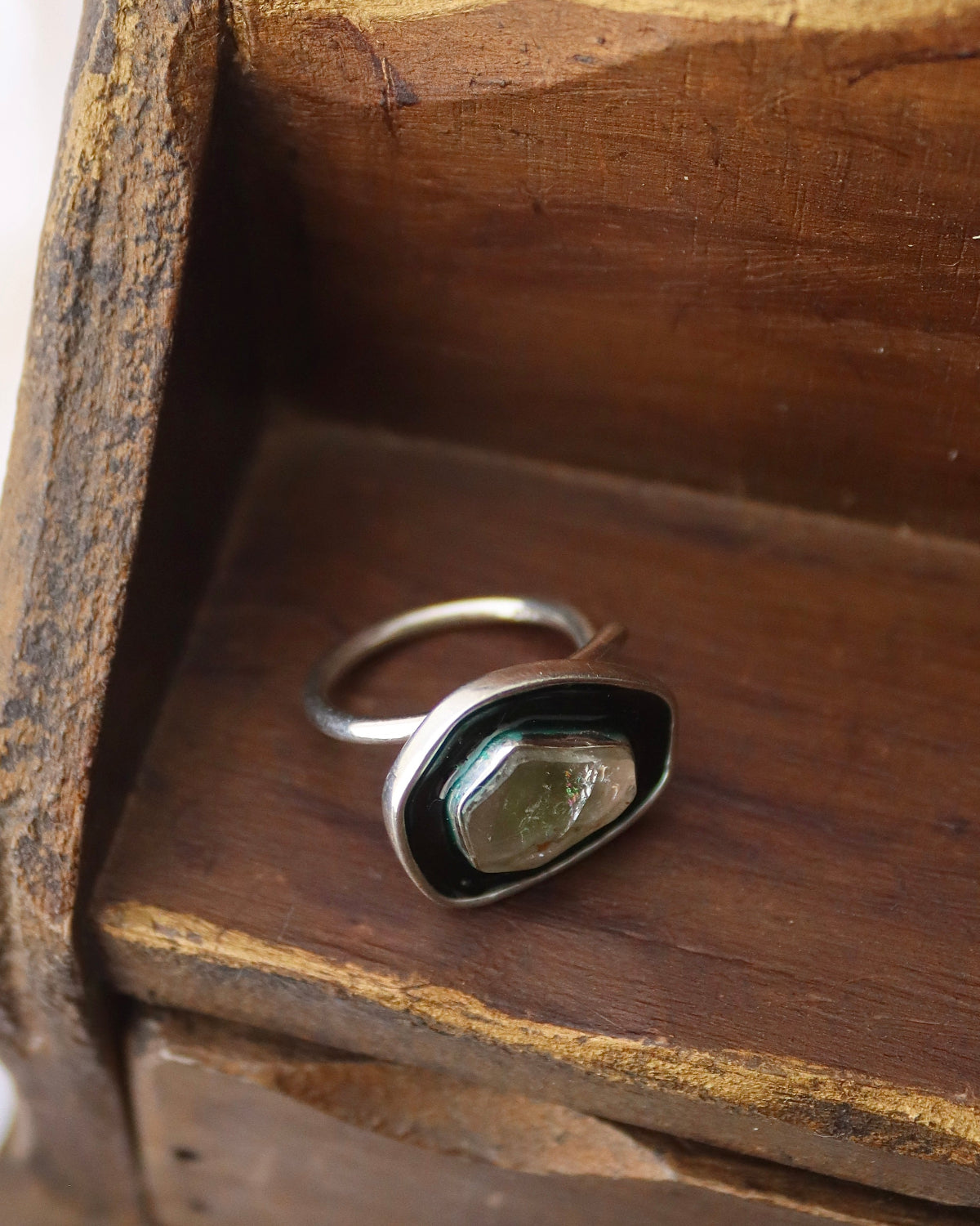 Anillo Turmalina incolora