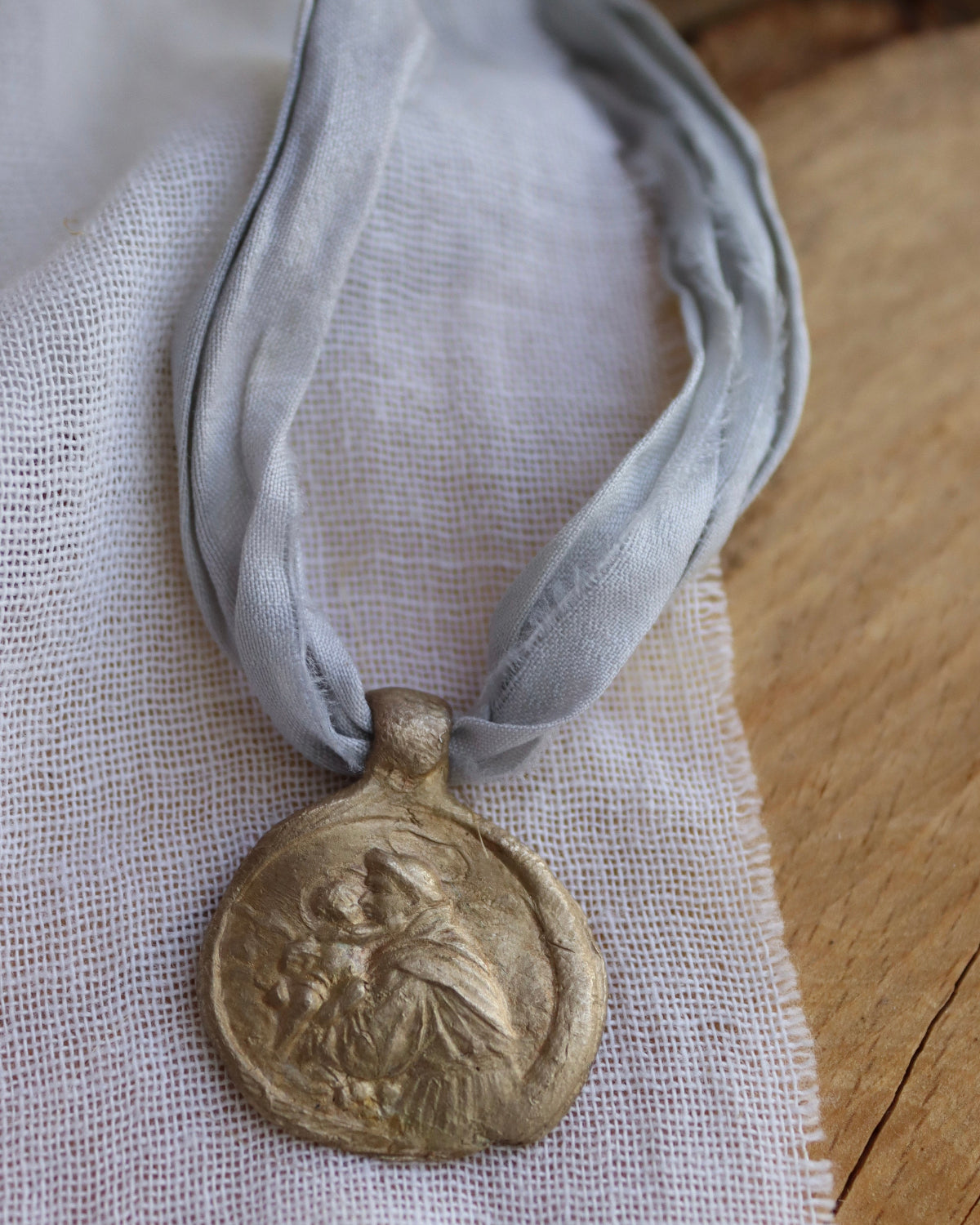 Hanging Saint Anthony - Gold-plated brass
