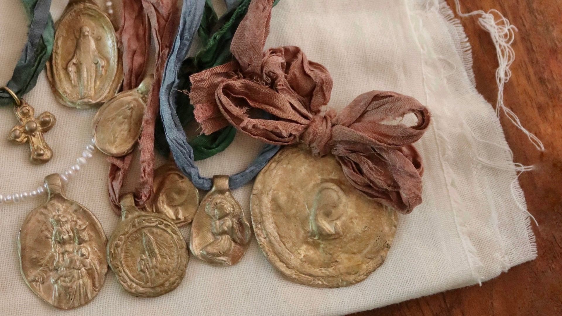 Descubre nuestras medallas rústicas. Medallas únicas hechas a mano.