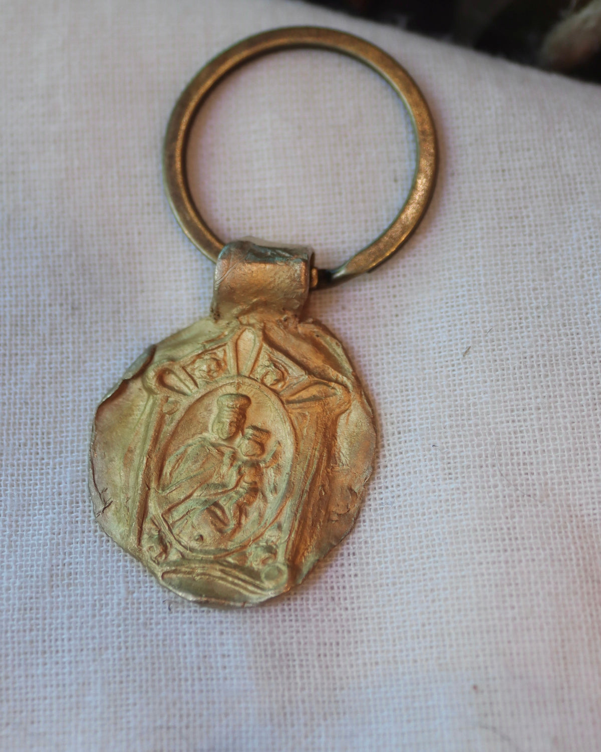 Virgen del Carmen Llavero - Latón dorado