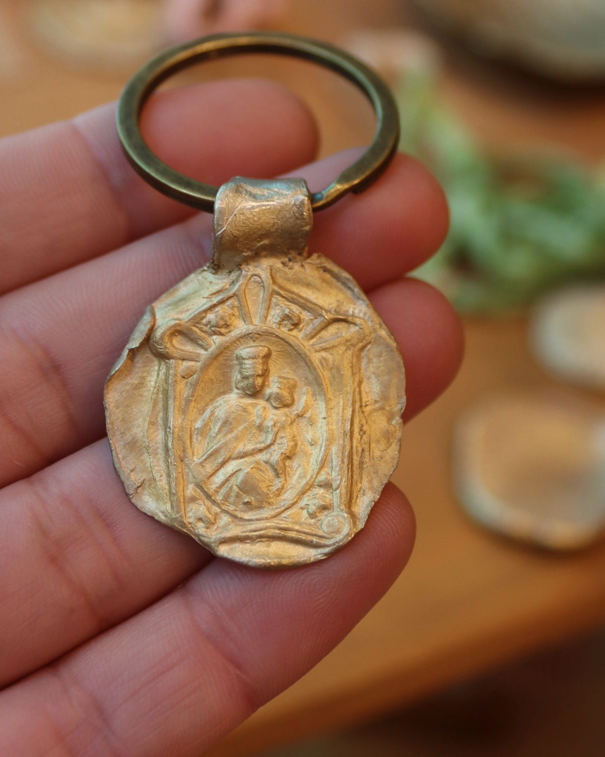 Virgen del Carmen Llavero - Latón dorado