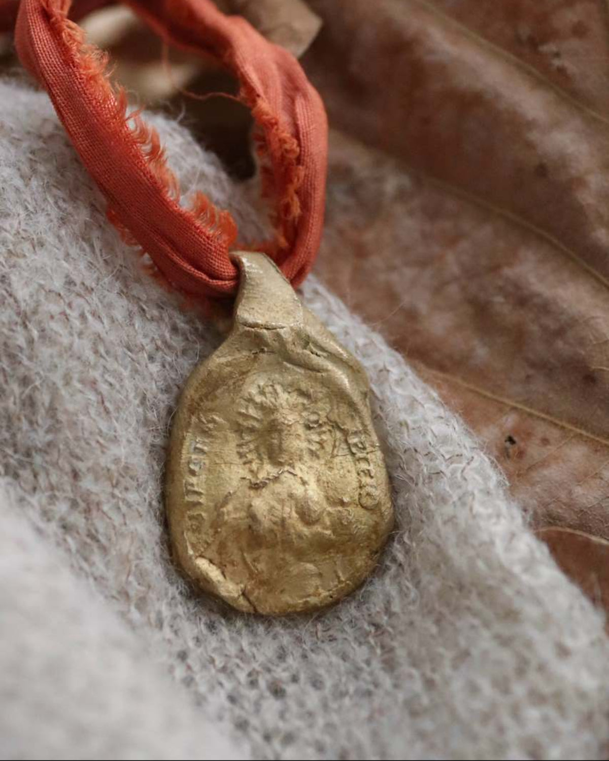 Azkoitia Virgin Pendant - gold-colored brass