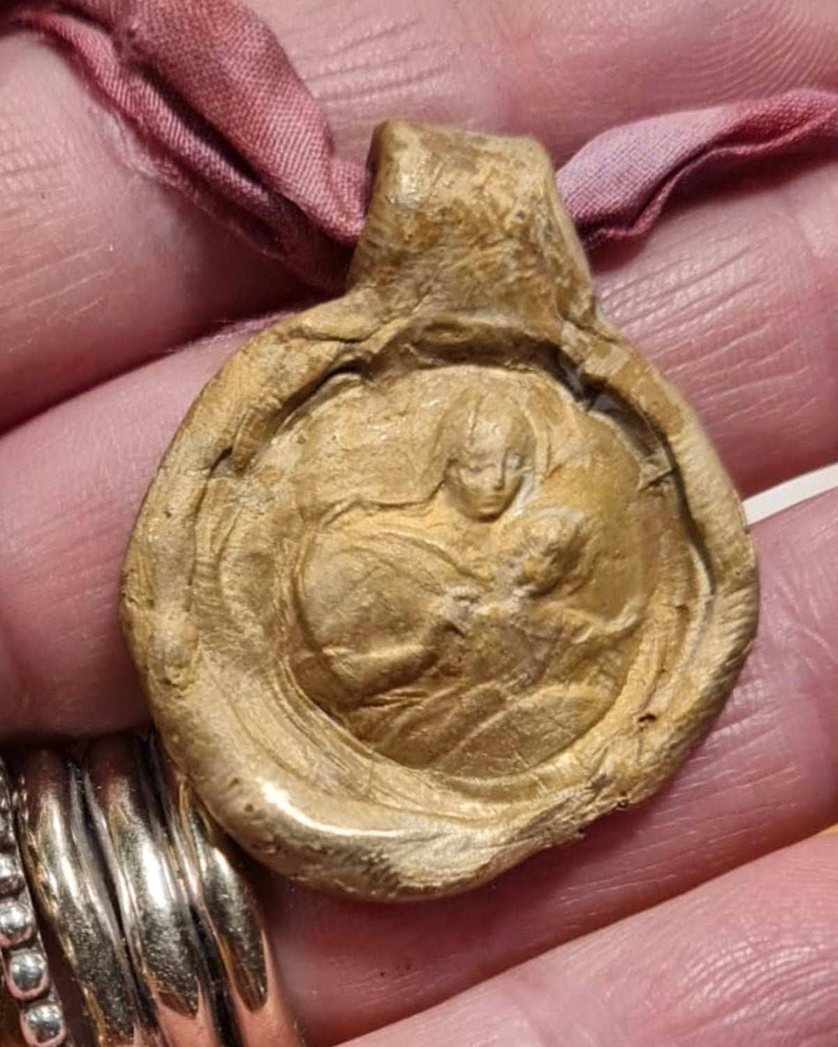 Saint Anne Pendant - Gold plated brass