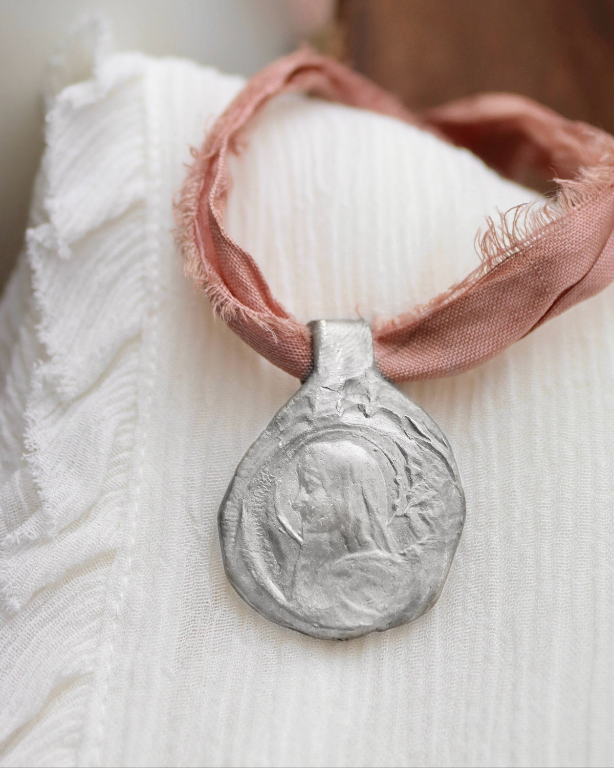 Virgen de Lourdes Colgante - Plata