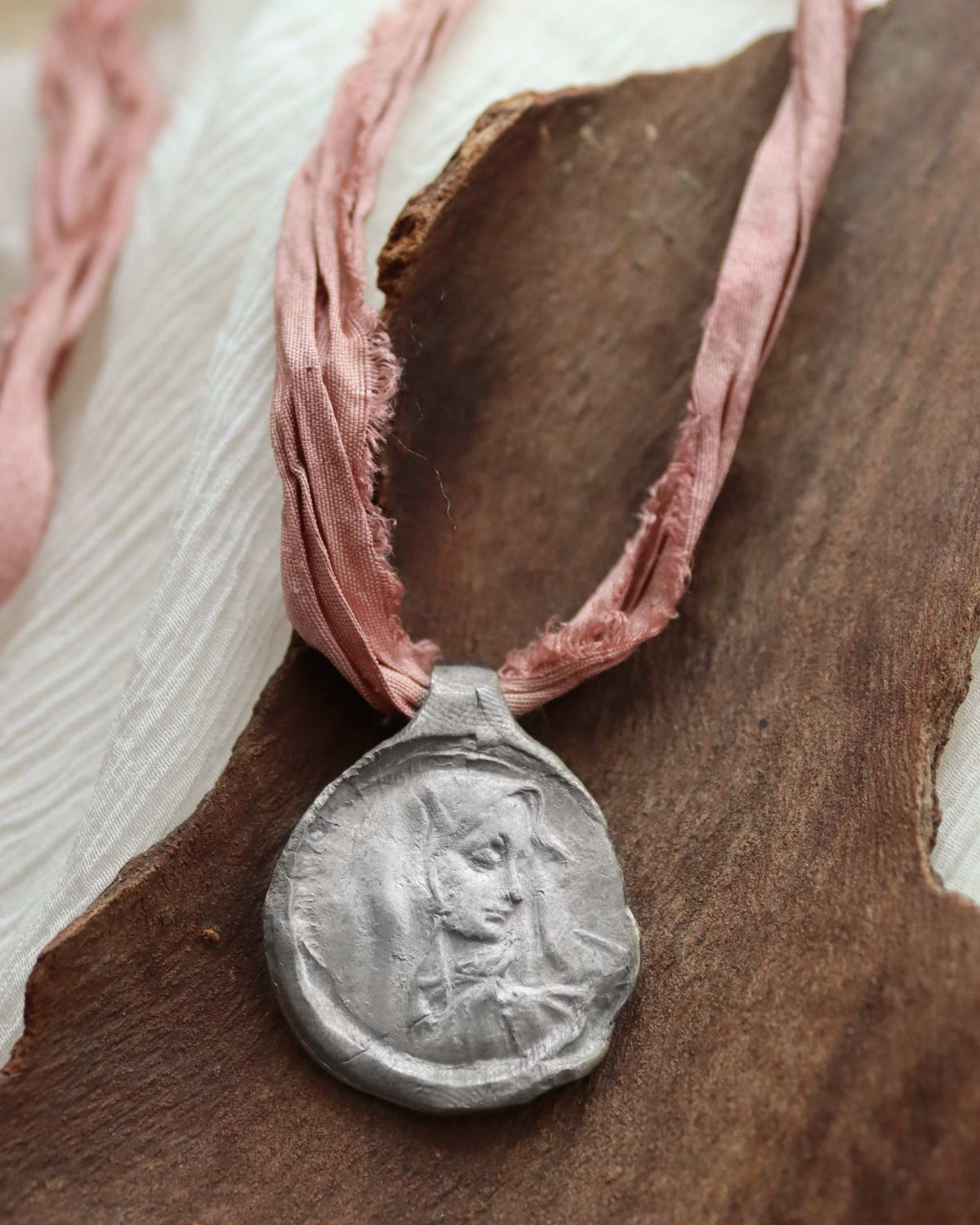 Virgen de la Soledad Colgante - Plata